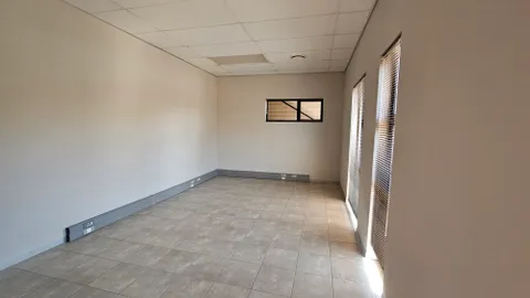 Lombardy Estate, 66 Graham Rd, Silverlakes